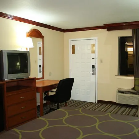 Super 8 By Wyndham San Marcos Hotel